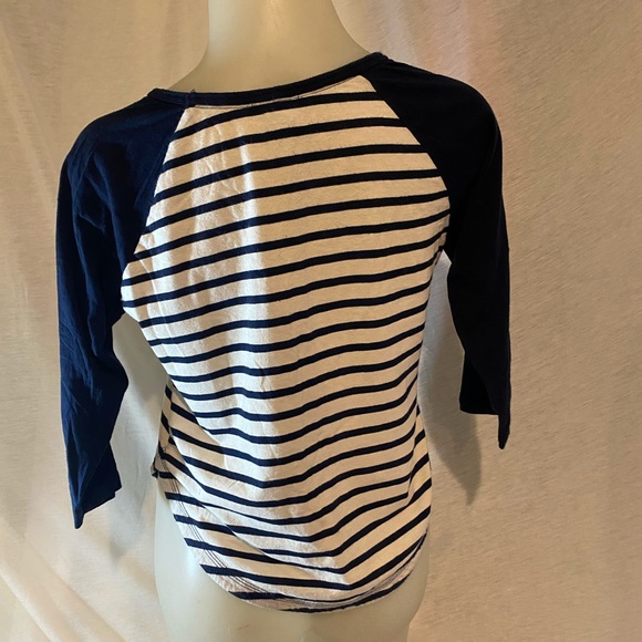 Forever 21 Raglan Top - Picture 3 of 4